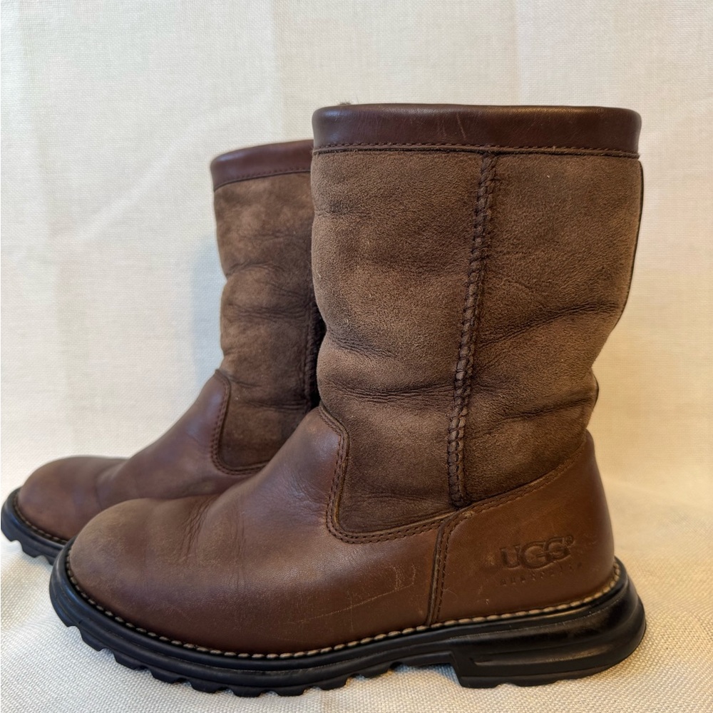 UGG Women's Brookfield Short Sheepskin Cuffable Boots 5592 Brown Leather Size 5